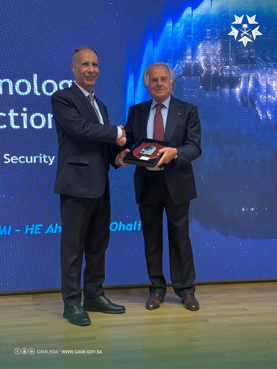 زرت اليوم مقرات عدد من الشركات الصناعية والعسكرية في جمهورية إيطاليا، حيث اجتمعت مع رؤسائها التنفيذيين، واطلعت على أحدث القدرات والإمكانات الفنية والتقنية للشركات، وبحثت معهم سبل العمل والتعاون مع الشركات السعودية في مجال توطين الصناعات العسكرية بالمملكة.