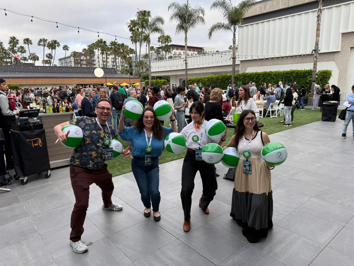 jrRNAscientists's tweet image. 🎉 The 30th #RNAMeeting is officially underway in San Diego! ☀️
We’re really kicking off the week with the @jrRNAscientists, beach balls, good vibes, and exciting activities ahead! 🧬🏖️
Stay tuned for career panels, networking, and more! #RNA25 #ScienceWithStyle @RNASociety
