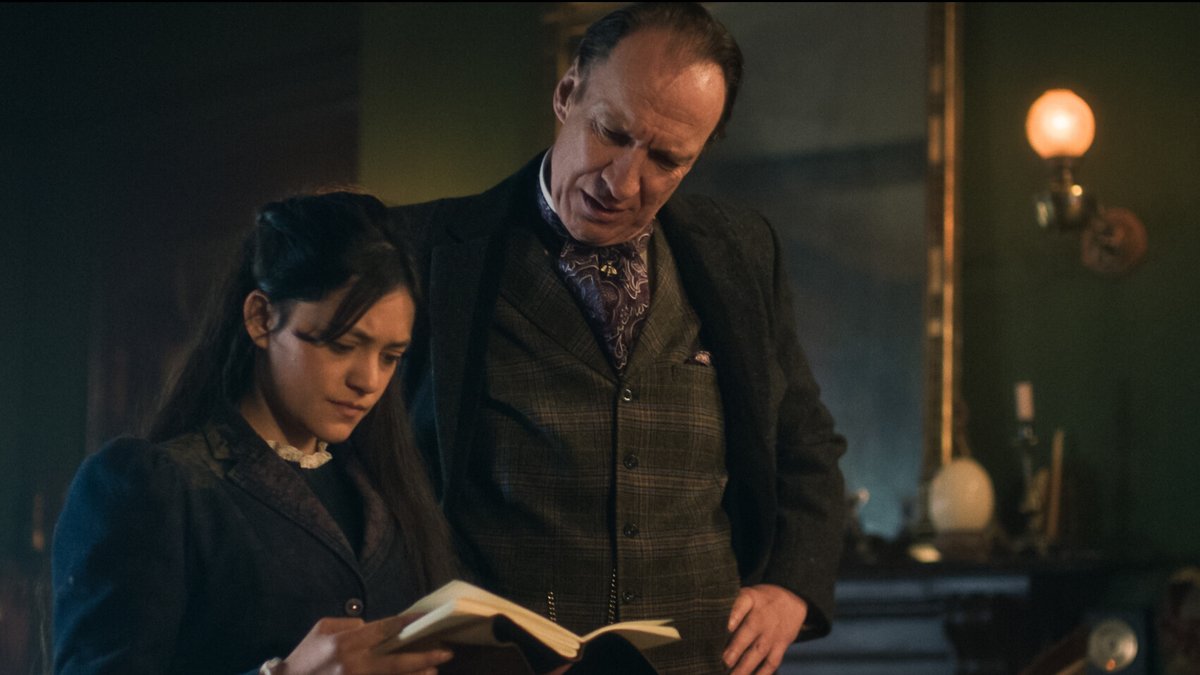 Sherlock and Amelia get surrounded by villains on all sides. A NEW #SherlockAndDaughter, tonight at 9p on #TheCW!