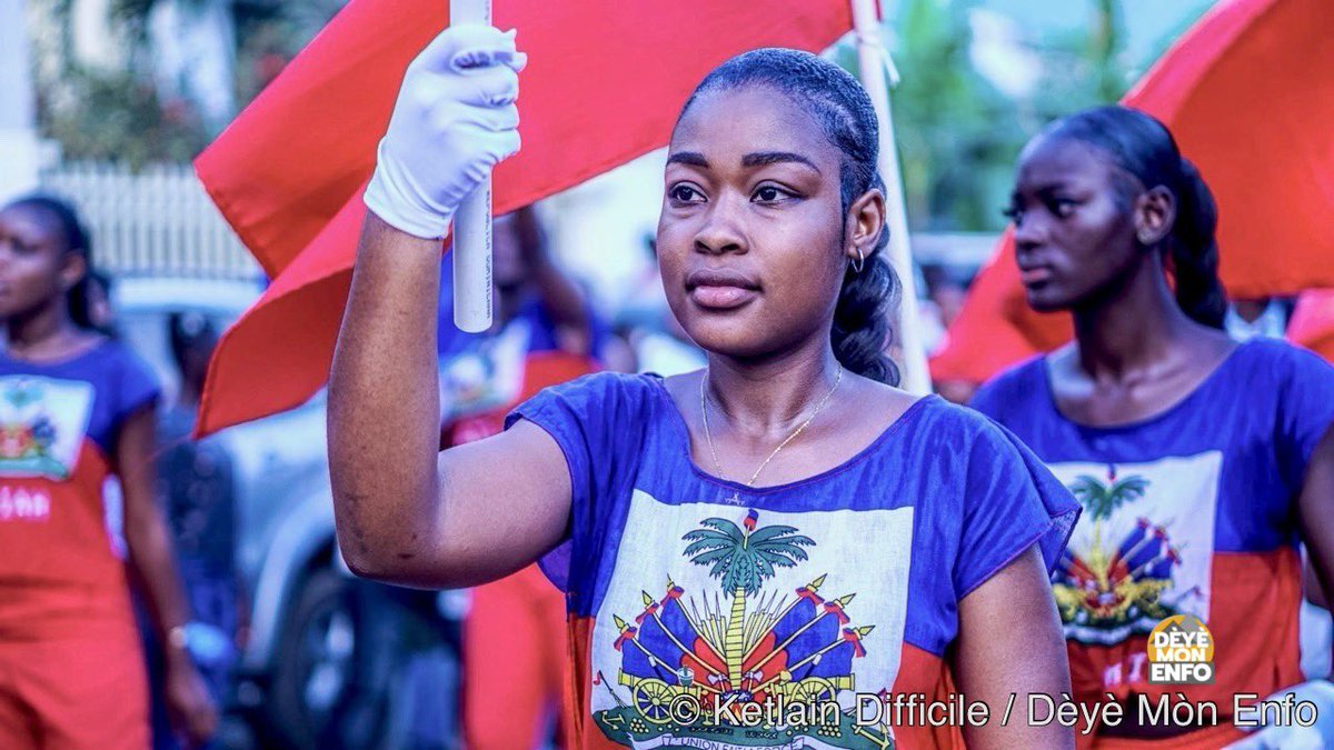 Parad pou fèt Drapo a, ki te konpoze ak jèn sitou, ak etidyan, te dewoule san okenn ensidan nan lari Okap 18 me, ak gwo plezi piblik la.
📸 <a href="/KetlainDifficil/">Ketlain Difficile</a> / <a href="/DeyeMonEnfo/">Dèyè Mòn Enfo</a> 
HAÏTI MAGAZINE #53