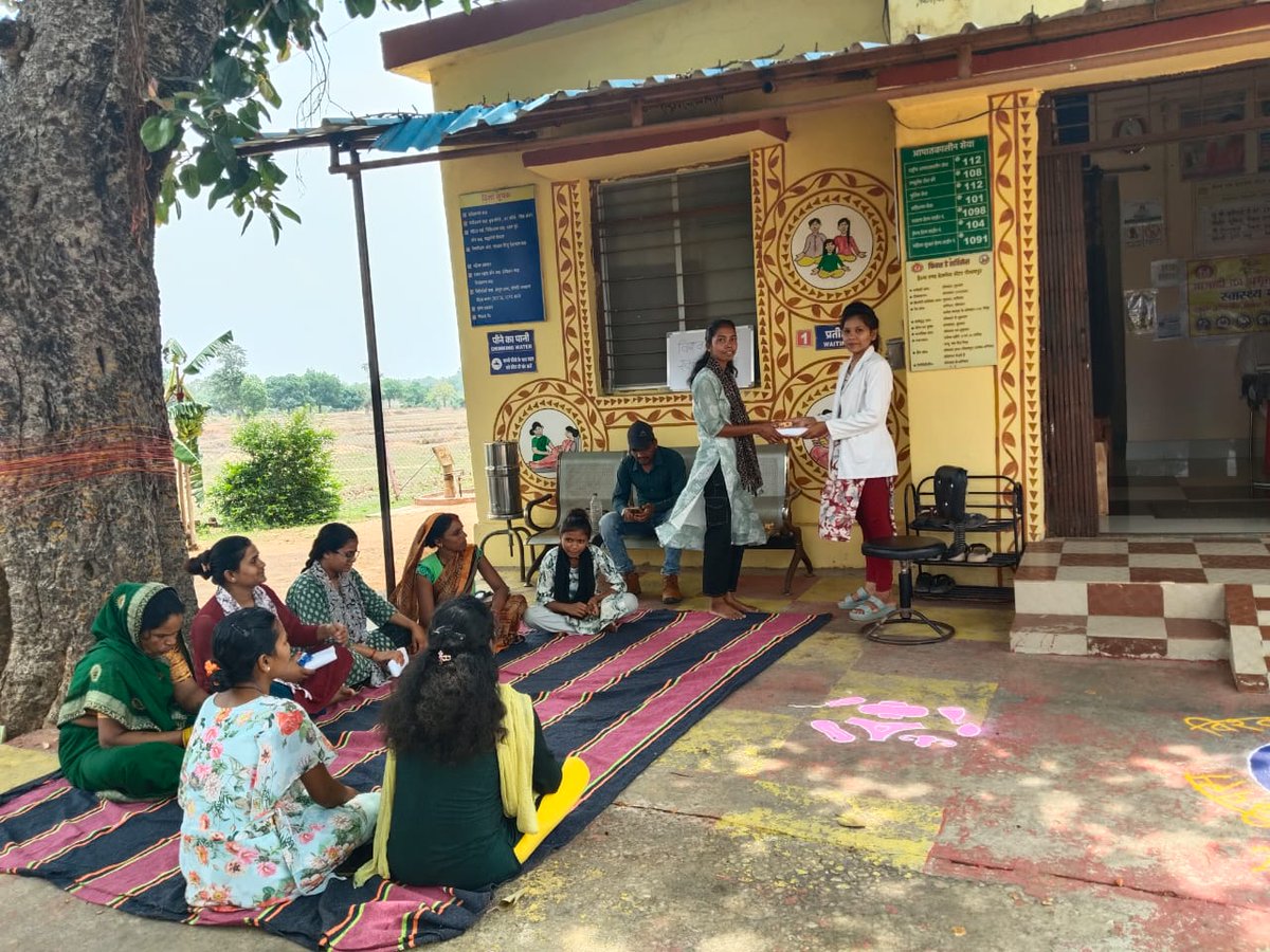 HealthCgGov's tweet photo. #विश्व_माहवारी_स्वच्छता दिवस के अवसर पर #आयुष्मान_आरोग्य_मंदिर में 'आयुष्मान आरोग्य मेला' का आयोजन किया गया, जिसकी विशेष थीम 'माहवारी स्वच्छता' पर आधारित थी। इस अवसर पर किशोरियों को माहवारी से संबंधित भ्रांतियों और मिथकों के बारे में जागरूक किया गया ।
@ChhattisgarhCMO https://t.co/xmLIERxdJz