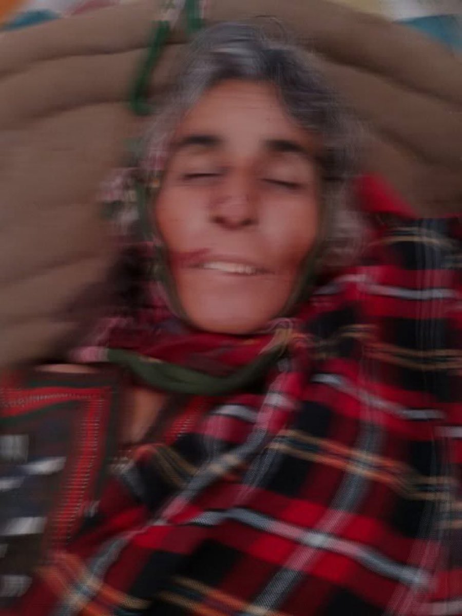 آواران، بلوچستان میں ریاستی ظلم کی انتہا فورسز کی فائرنگ سے ایک بلوچ خاتون حوری بلوچ شہید ہوگئیں۔نہتے بزرگوں پر گولیاں چلانا ظلم نہیں بلکہ درندگی ہے۔