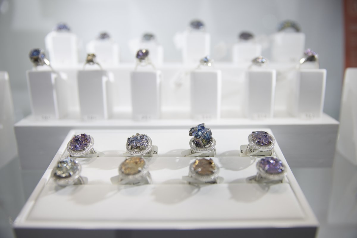 JeDeCo's jewellery collective is home to a number of styles - one shop really does cater for all!

Each designer brings their individual styles to create their jewellery collections, from classic elegance to the experimental design ✨

📍Find JeDeCo at Oxo Tower Wharf