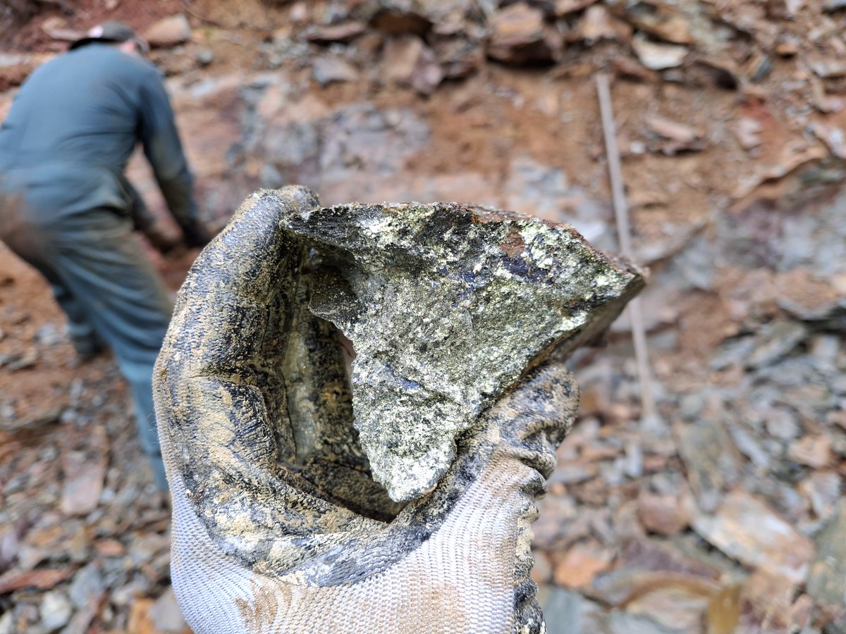 Kermode_KLM's tweet photo. $KLM 911 MINE showing at Mount Sicker https://t.co/BLUnBX1pPo