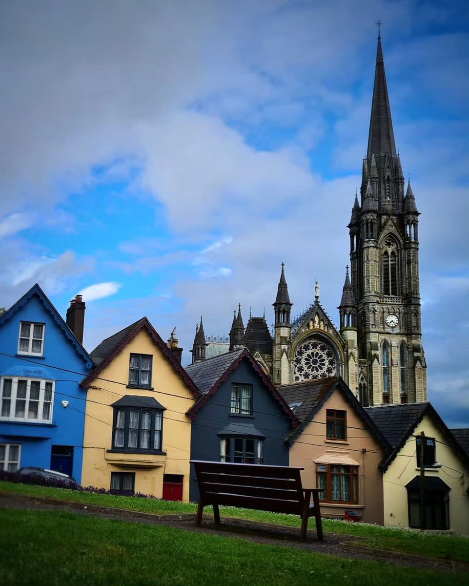 L'arcobaleno splende sempre a Cobh! 🌈✨

Chi vorrebbe trascorrere un pomeriggio di sole esplorando questa cittadina della contea di Cork 🙋☀️

📍Cobh, Contea di Cork
📸 instagram.com/shotsbywhatser…