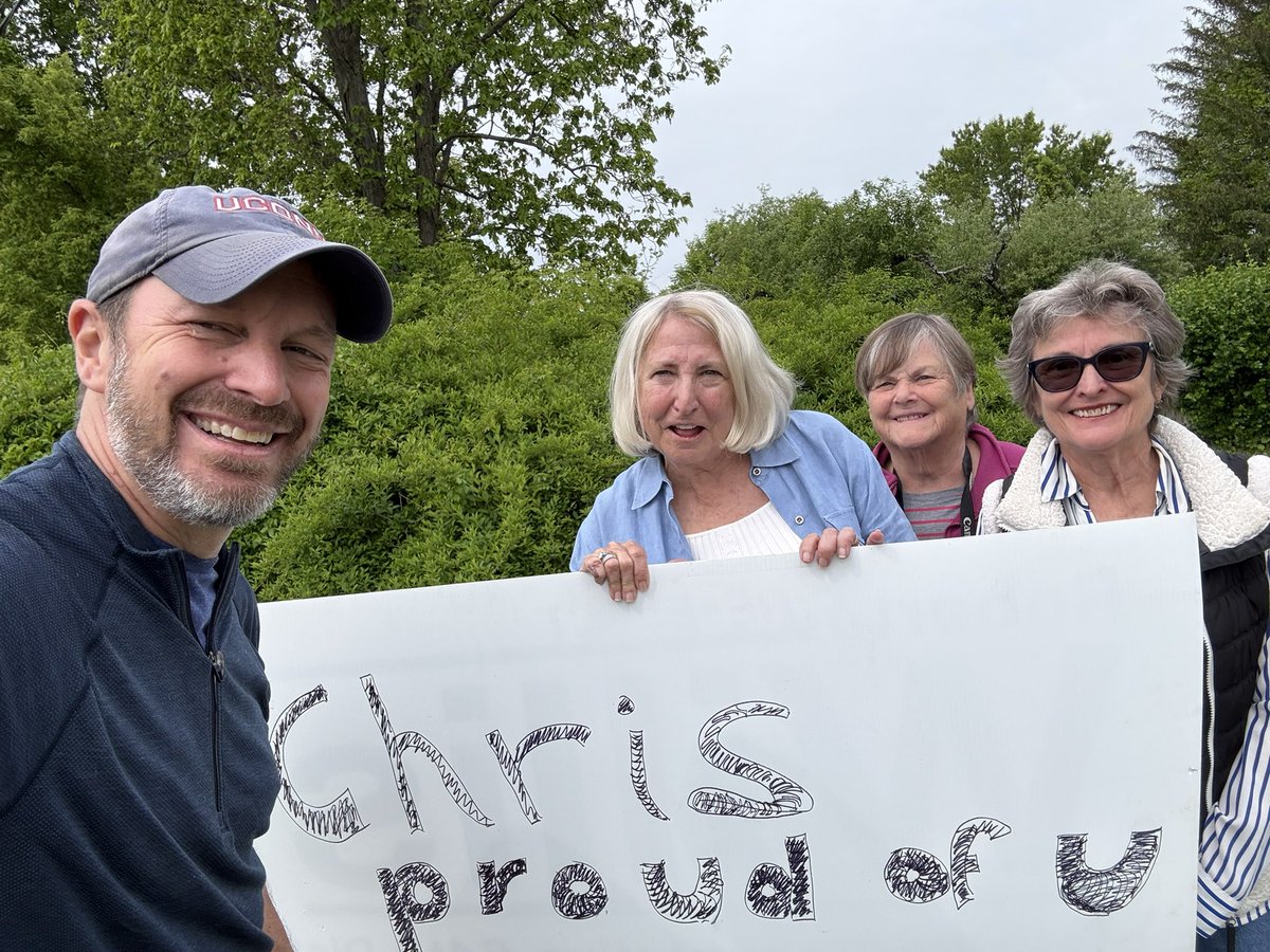 ChrisMurphyCT's tweet photo. One of my mentors - legendary organizer and former State Rep Roberta Willis - surprised me along my route with a few friends and a hastily made homemade sign. Scribbled on the back of one her own old lawn signs. 😀 #WalkCT https://t.co/nzmTevcQut