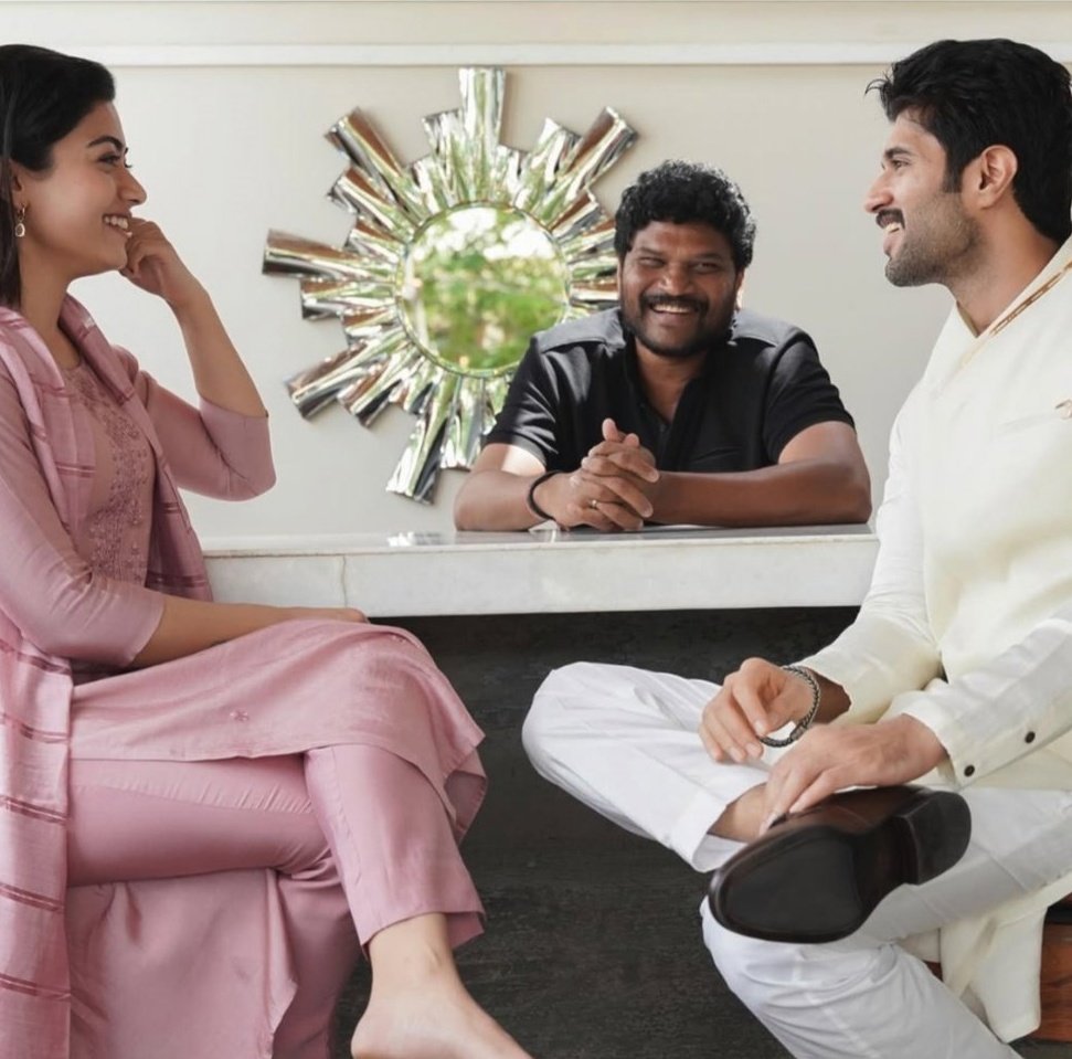 Once again.......Dorikesaru 😍🤔🤞
Guess it ? 

#RashmikaMandanna #VijayDeverakonda