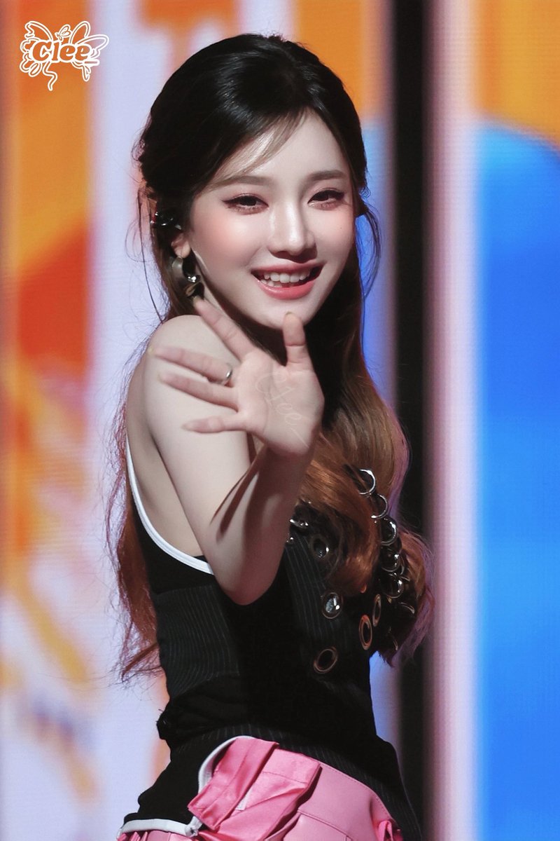 C1ee_Ning1023's tweet photo. 250528 ASEA 😊

#닝닝 #에스파 #宁宁 #宁艺卓 #AESPA #NINGNING #ニンニン https://t.co/2JJCtlxa8C