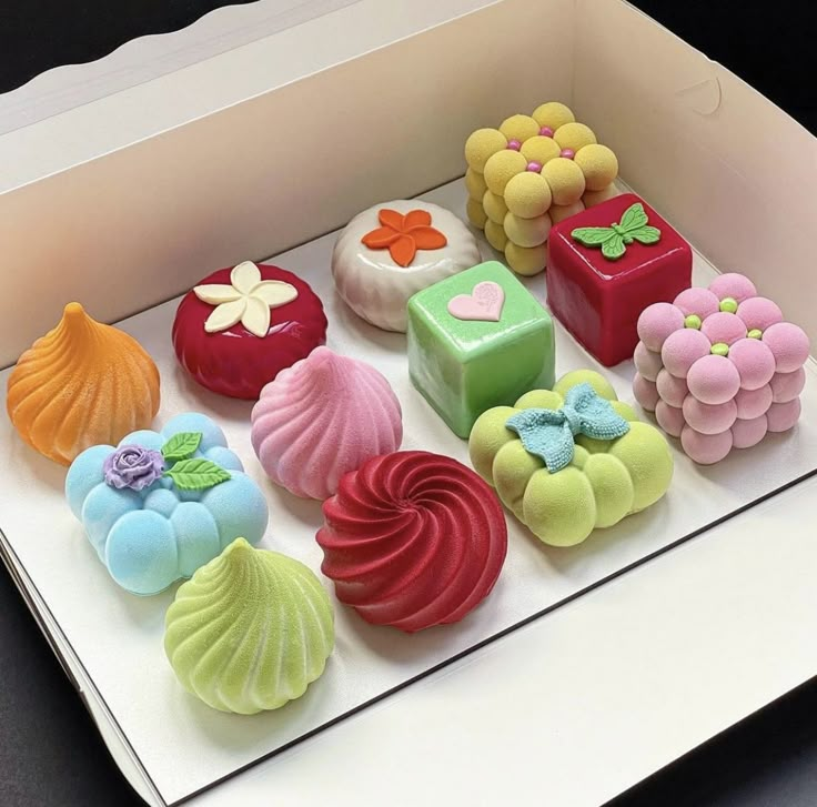 daily_dolce's tweet photo. Mini mousse cakes by cakeoclockkw https://t.co/6mPL2kaaXJ