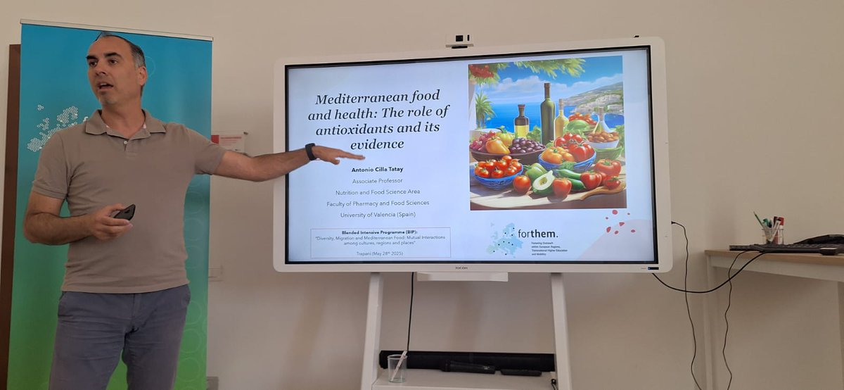 bionutest's tweet photo. Hoy en el Blended Intensive Programme (BIP), parte de la @FORTHEMAlliance que se está celebrando en Trapani, el profesor Antonio Cilla @CillaMaravilla ha impartido una charla a los estudiantes titulada "Mediterranean food and health: The role of antioxidants and its evidence" https://t.co/lE3MjPF8WX
