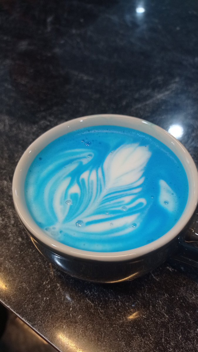 lucash_ph's tweet photo. Blue and green 

#Coffee #CoffeeTime #coffeart #Latteフォト #cappucino https://t.co/oMnjsPhE3z
