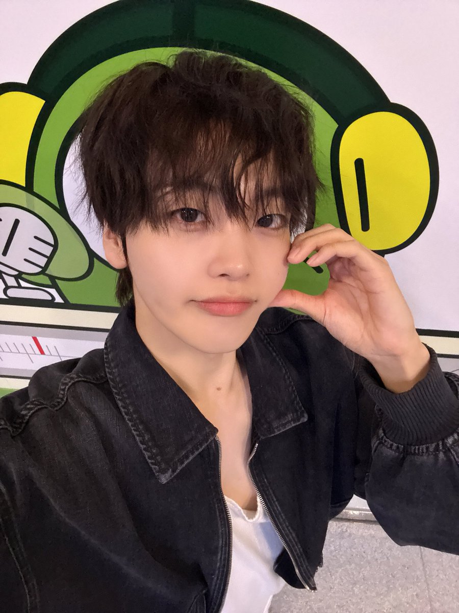 CRAVITYstarship's tweet photo. [📸] 250528
KBS Cool FM 몬스타엑스 I.M의 #키스더라디오
⠀
#CRAVITY #크래비티
#형준 #HYEONGJUN https://t.co/CbD2fYV6BD
