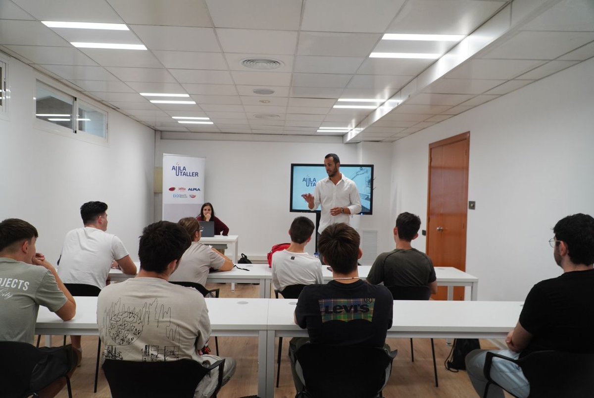 FundFactorHuma's tweet photo. 📢 KH Lloreda, Mercabarna i La Unió d’Entitats Sanitàries i Socials (UCH), finalistes del Premi Impacta 2025

✅#ProjecteEscola de KH Lloreda
✅#FormacióProfessional Ocupacional Dual de @Mercabarna_mb
✅Programa Pràcticum en #GestióSanitària de @uchcat

⬇️ https://t.co/Lrs9tLnPqQ