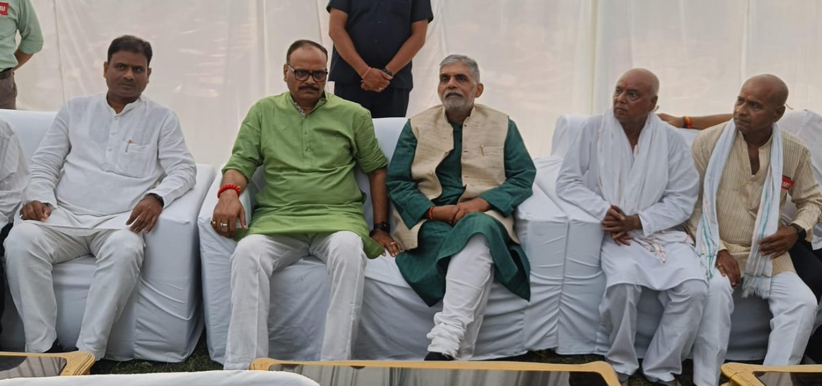 brajeshpathakup's tweet photo. आज लखनऊ में स्व० सियाराम वाजपेयी जी के त्रयोदशी संस्कार में सम्मिलित होकर विनम्र श्रद्धांजलि अर्पित करते हुए ईश्वर से गोलोकवासी पुण्यात्मा की शांति, सद्गति हेतु प्रार्थना की। https://t.co/bD2251GMfQ
