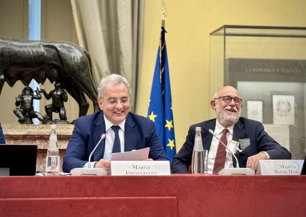 Comunità di Sant'Egidio (@santegidionews) on Twitter photo 📚 "Chi fa scuola tocca il futuro."
Contro la dispersione scolastica serve una scuola accessibile, vicina, che sa accogliere e non perdere nessuno. I bambini non sono numeri: sono futuro da accompagnare. Sant'Egidio grida "W la Scuola" da più di 57 anni! <a href="/Marco_europa/">Marco Impagliazzo</a> 📚 "Chi fa scuola tocca il futuro."
Contro la dispersione scolastica serve una scuola accessibile, vicina, che sa accogliere e non perdere nessuno. I bambini non sono numeri: sono futuro da accompagnare. Sant'Egidio grida "W la Scuola" da più di 57 anni! <a href="/Marco_europa/">Marco Impagliazzo</a>