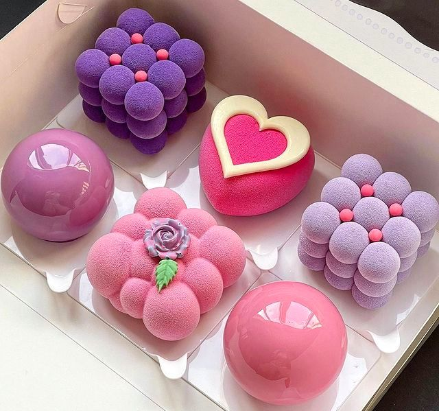 daily_dolce's tweet photo. Mini mousse cakes by cakeoclockkw https://t.co/6mPL2kaaXJ