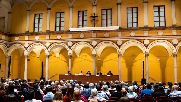 Al <a href="/CmcMilano/">CMC Milano</a> dialogo sulla nuova <a href="/edizpiemme/">Edizioni Piemme</a>
de "Il miracolo dell'ospitalità" di #donGiussani con <a href="/PaoloRodari/">Paolo Rodari</a>, Francesca Palloni di Famiglie per l'accoglienza, <a href="/gigidepalo/">Gigi De Palo</a>, Davide Prosperi e don Virginio Colmegna clonline.org/it/attualita/a…
📷 Paola Cuppoletti/Fraternità CL