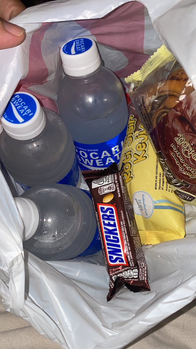 Rizkixbagus's tweet image. Prepare charger malam 🚀 #RamadhanVibes