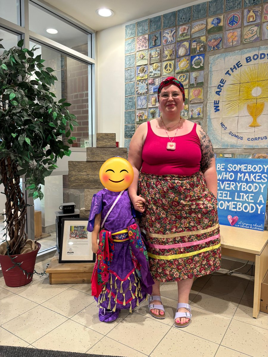 CorpusOCSB's tweet image. We’ve had many Indigenous elders &amp;amp;community members teaching the Ss Indigenous ways of knowing, arts, &amp;amp; story-telling. It’s even more awesome for students to learn from their classmates. Miigwetch to L in gr. 2 &amp;amp; C in K for sharing their culture with us. #ocsbIndigenous #ocsb