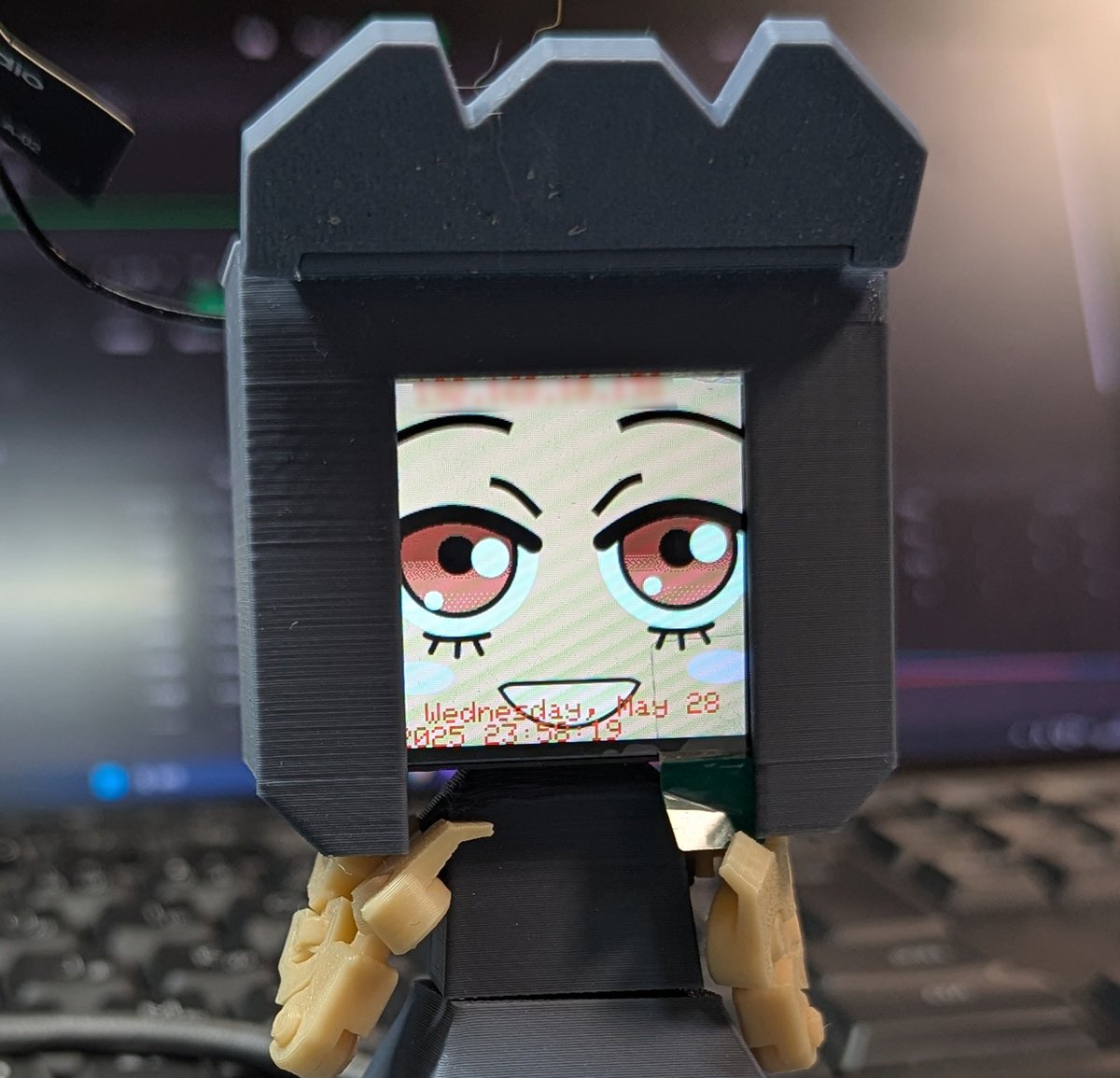 bryful's tweet image. この2,3日体調不良で何もできなかったが、#XIAO #ESP32S3 のプログラミング時用のボードとフィギュア型スタンドの試作品ができた。ちょい前にできてたけどやっと組み上げた。拡張用のピンヘッドもつけた。フィギュアはまだバランスが悪い。再考が必要だな。