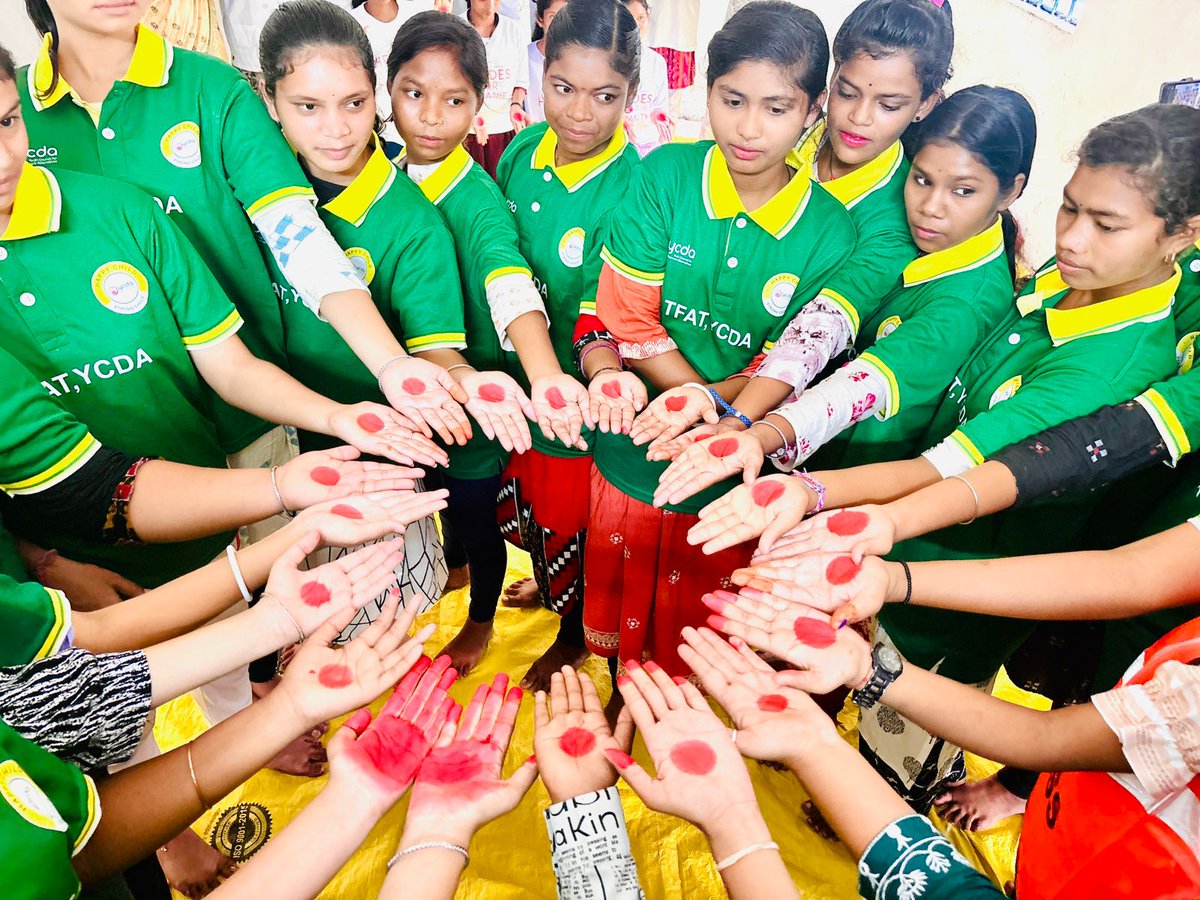 YCDAOdisha's tweet photo. 🌸 YCDA marked #MenstrualHygieneDay by promoting sanitary pad use 🩸🩹, breaking period stigma, and empowering rural girls & women to speak up for better hygiene. 💪 #PeriodPositivity #Odisha #EmpowerHer #YCDA https://t.co/YxITcg6IAZ