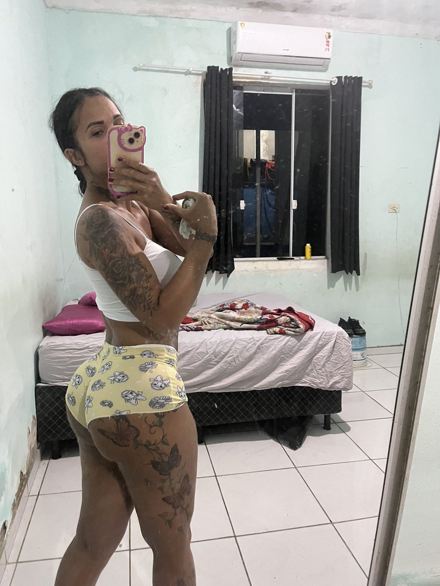 RenataFrazao5's tweet photo. Meninos da bastante rt pq vcs vão amar meu presente de comemoração aos 12 k https://t.co/XFccfQJXeq