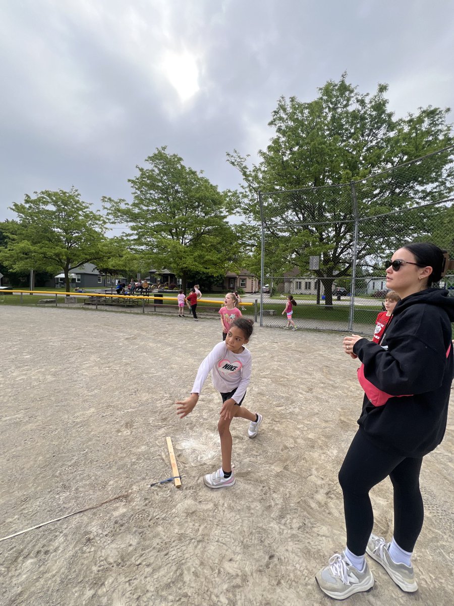 vpterpstra's tweet photo. Track and field Gryphon style. #beGRyphonGRand ⁦@GEDSB⁩ https://t.co/zPn7slsL5Q