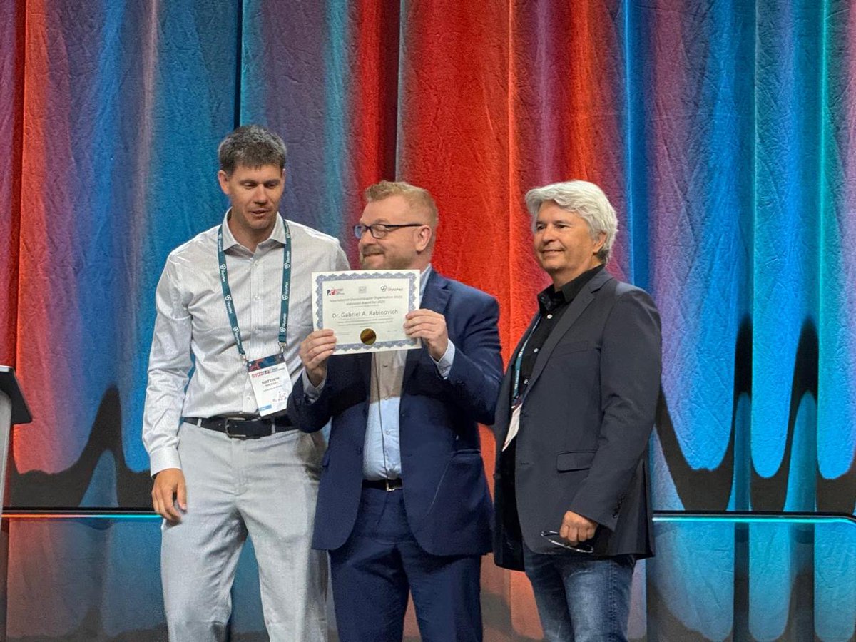 Nora Bär tweet media