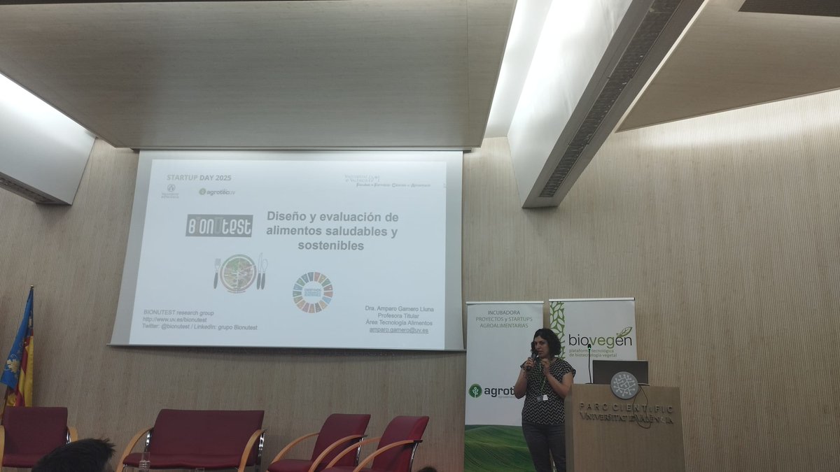 bionutest's tweet photo. La profesora Amparo Gamero ha presentado hoy las líneas de investigación de @bionutest y el proyecto #BEFERMED de la convocatoria @agroalnext_GVA en el #StartUpDay2025 organizado entre otros por @agrotecuv, @biovegen y el @parccientificuv. Muchas gracias a la organización👏 https://t.co/4mizUKOhGQ