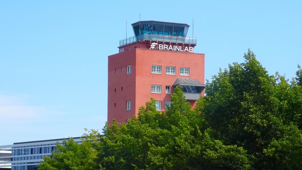 007Travelers's tweet image. 007 Book #locations: #MunichAirport / #OnHerMajestysSecretService (1963), #SeaFire (1994)
#JamesBond visits Munich airport first time in “#OHMSS” (1963) by #IanFleming. 
See more here:
007travelers.com/book-location/…

#booklocations #Munich #Germany @VisitGermanyUK @TheIanFleming