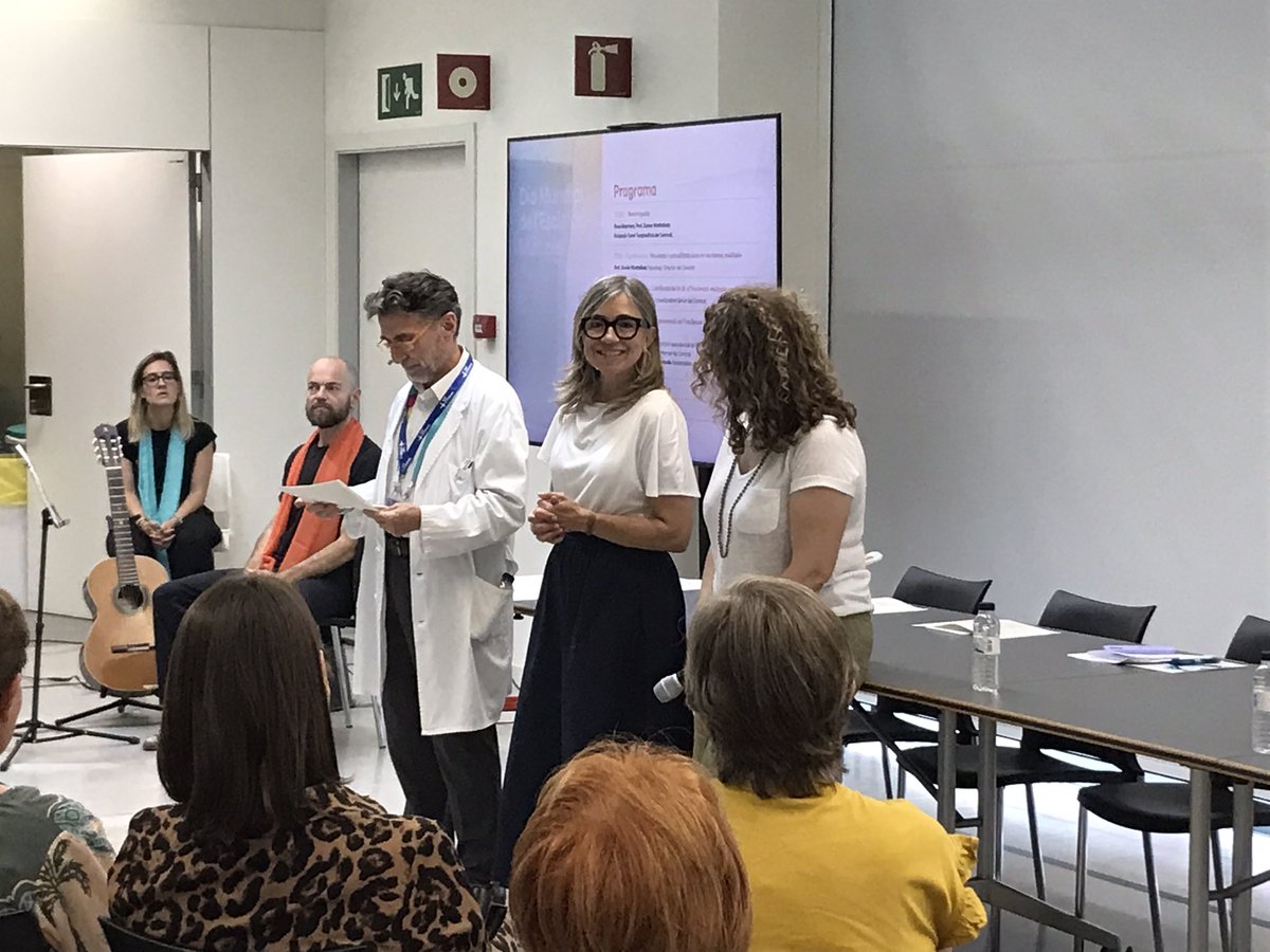 Vall d'Hebron (@vallhebron) on Twitter photo Arrenca la Jornada amb motiu del Dia Mundial de l'#EsclerosiMúltiple. Fa la benvinguda el Dr. <a href="/XMontalban/">Xavier Montalban</a>, director del <a href="/cemcat_em/">Cemcat</a> i cap del grup Neuroimmunologia Clínica del <a href="/VHIR_/">Vall d'Hebron Institut de Recerca</a>, <a href="/MasrieraR/">Rosa Masriera</a>, directora de <a href="/FundacioEM/">Fundació Esclerosi Múltiple</a> i la Dra. Anna Santamaria, directora d'Estratègia Interna Arrenca la Jornada amb motiu del Dia Mundial de l'#EsclerosiMúltiple. Fa la benvinguda el Dr. <a href="/XMontalban/">Xavier Montalban</a>, director del <a href="/cemcat_em/">Cemcat</a> i cap del grup Neuroimmunologia Clínica del <a href="/VHIR_/">Vall d'Hebron Institut de Recerca</a>, <a href="/MasrieraR/">Rosa Masriera</a>, directora de <a href="/FundacioEM/">Fundació Esclerosi Múltiple</a> i la Dra. Anna Santamaria, directora d'Estratègia Interna