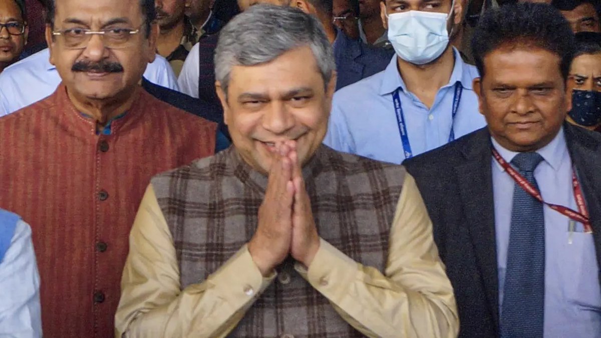 mid_day's tweet image. Kharif season: Govt raises paddy MSP by 3pc, pulses, oilseeds by up to 9pc

#Kharif2025 #paddy #oilseeds #agriculture 

mid-day.com/news/india-new…