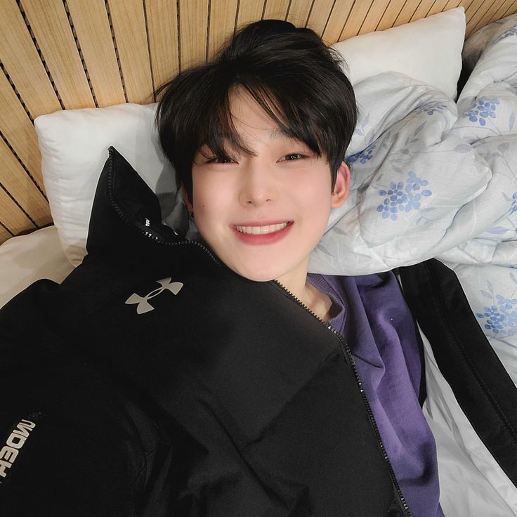 ️️ ️️
aneka ragam selfie, ketika sankara bosan :<
 ️️ ️️