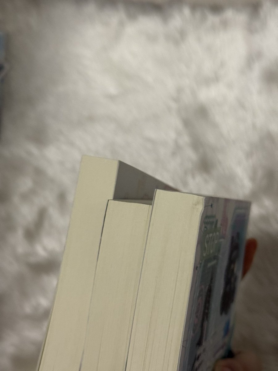 ineethar2's tweet photo. มีตำหนิมุมเล่ม 3 นะคะ https://t.co/pEdnUjJ62I