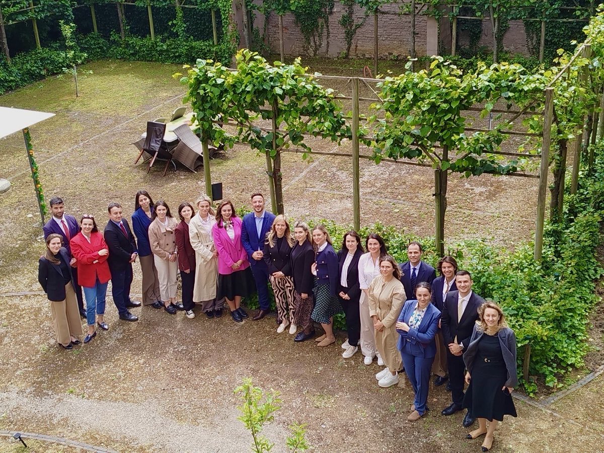 MONTENEGROinEU's tweet photo. We were thrilled to welcome the participants of the 🇪🇺 Diplomatic Programme for the #Enlargement region (#EUDP) from the prestigious @collegeofeurope, sibling to @EUDiploAcademy, proud of 2️⃣ reps from 🇲🇪@MFA_MNE therein. A great day of dialogue, insight &amp; connection! (1/2) https://t.co/t0ivfpFbmm