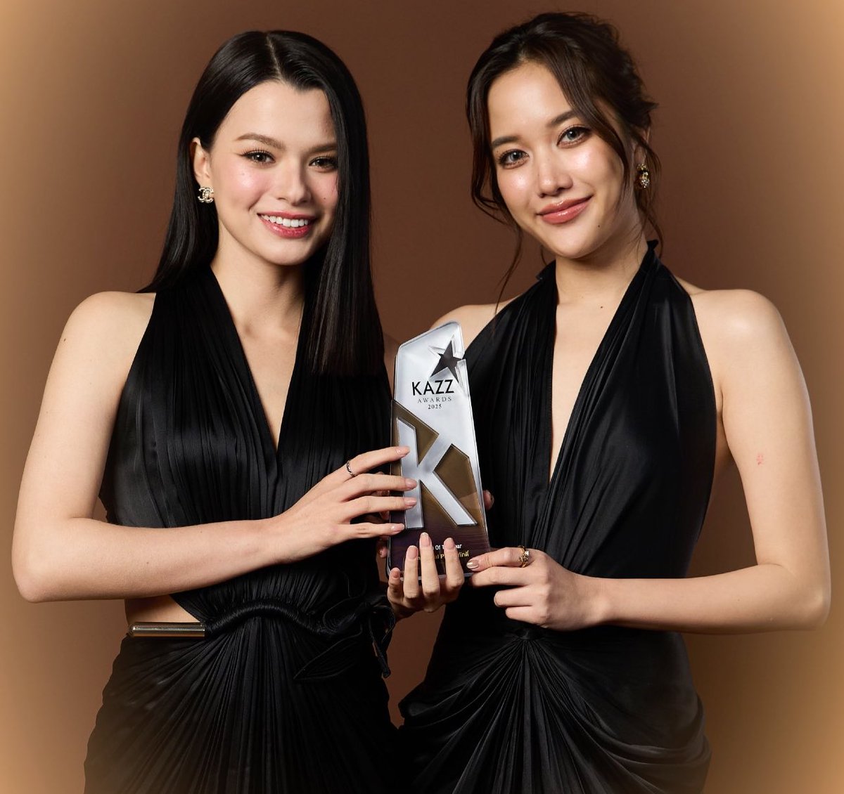 🏆Couple Of The Year - FreenBecky
🏆Popular Female Teenage - Freen
🏆Best Actress Of The Year - Becky 
🏆Series Of The Year - The Loyal Pin
🏆Superstar Award - Freen Sarocha

SAROCHA REBECCA AT KAZZ AWARDS #KazzAwards2025xFreenBecky #ฟรีนเบค #FreenBecky #srchafreen #beckysangels