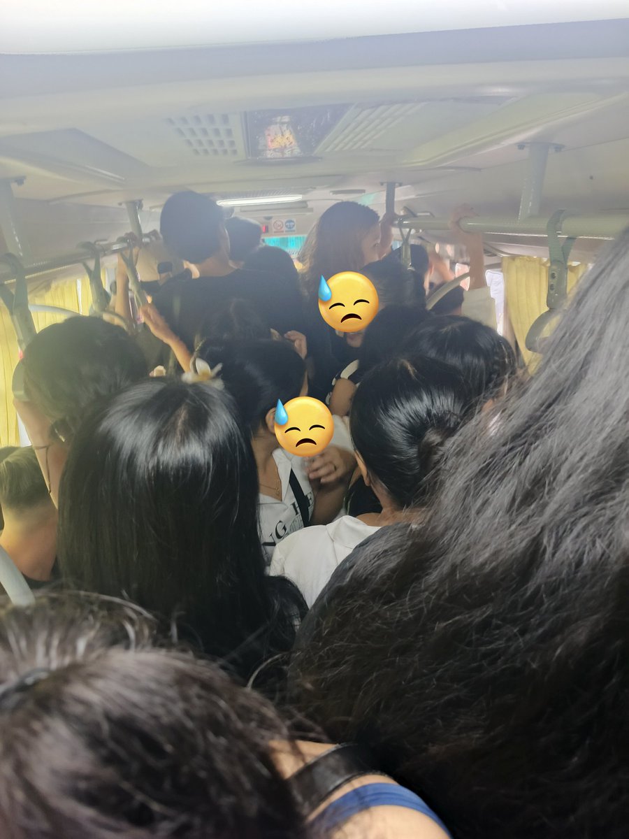 Muscl3Fl3x's tweet photo. @teta_limcangco @AltIndayBadiday Mini bus from Guadalupe to BGC/Housing taken earlier... Kulang na lang sa bubong at gulong isalpak mga pasahero... https://t.co/2FeMOmgOgt
