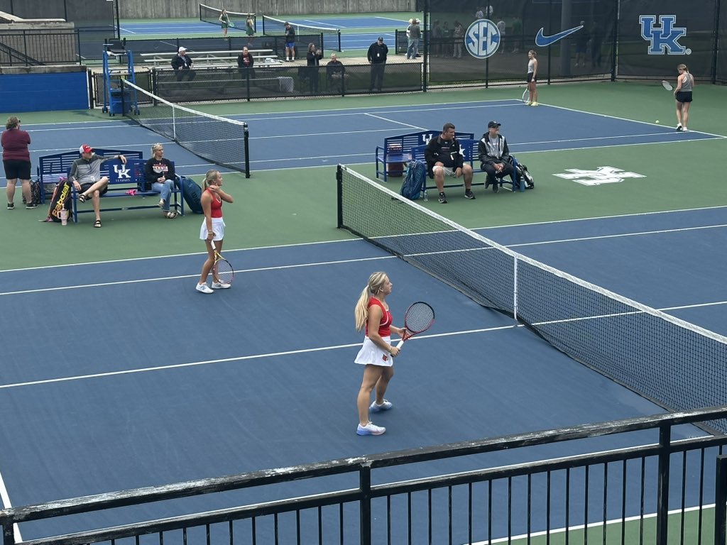 MHSCards1's tweet image. Lady Cards take center court at State Tennis Tournament! Let’s Go!!! 🖤❤️🎾❤️🖤