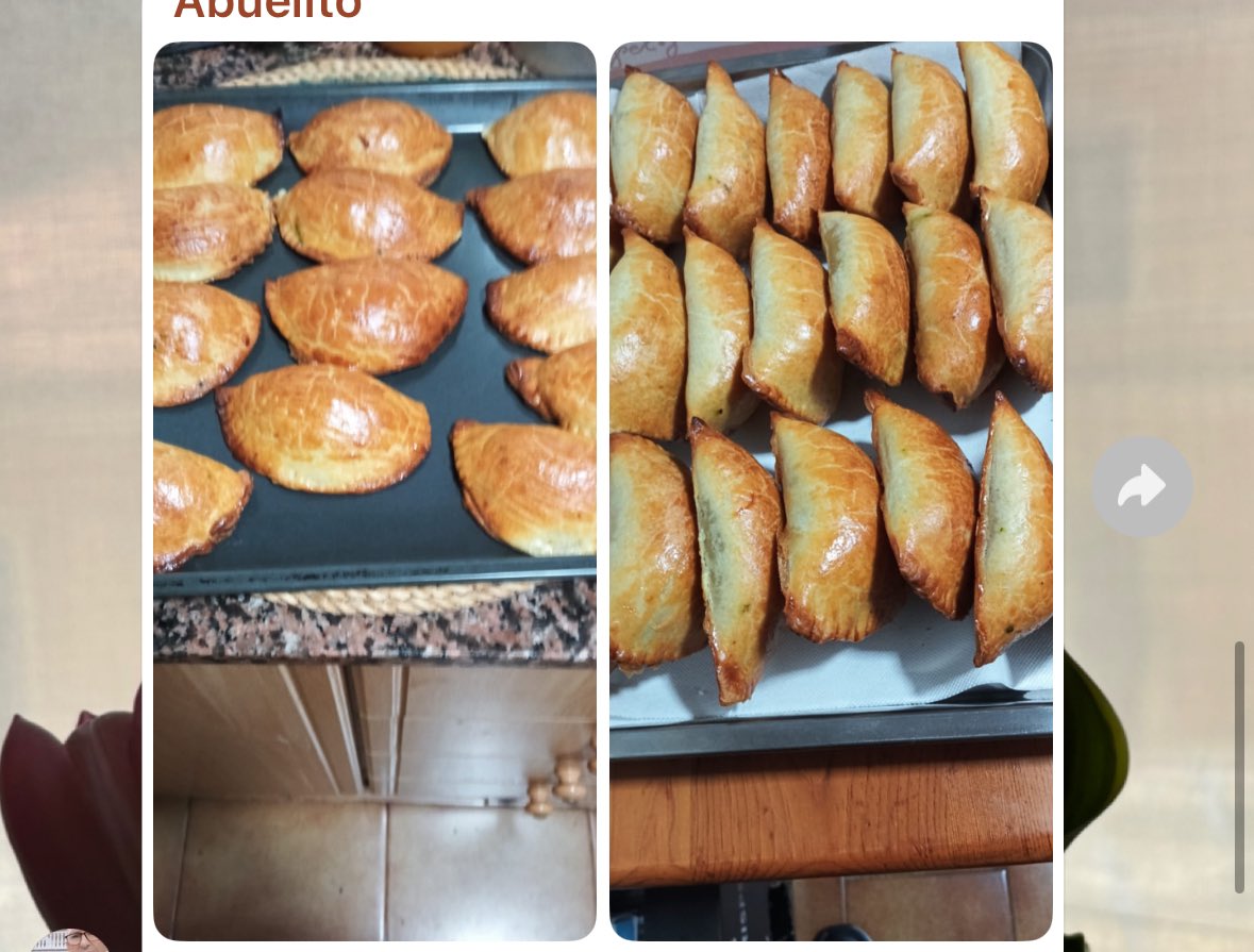 mariamompo_'s tweet photo. per a mi l’amor són els meus abues que me fan pastissets d’espinacs perquè saben que m’encanten cada vegada que torne a valència i en tornen a fer perquè me’ls duga quan vaig a bologna, i ací estic, com si tinguera per berenar nostàlgia https://t.co/UZkCnviFBs