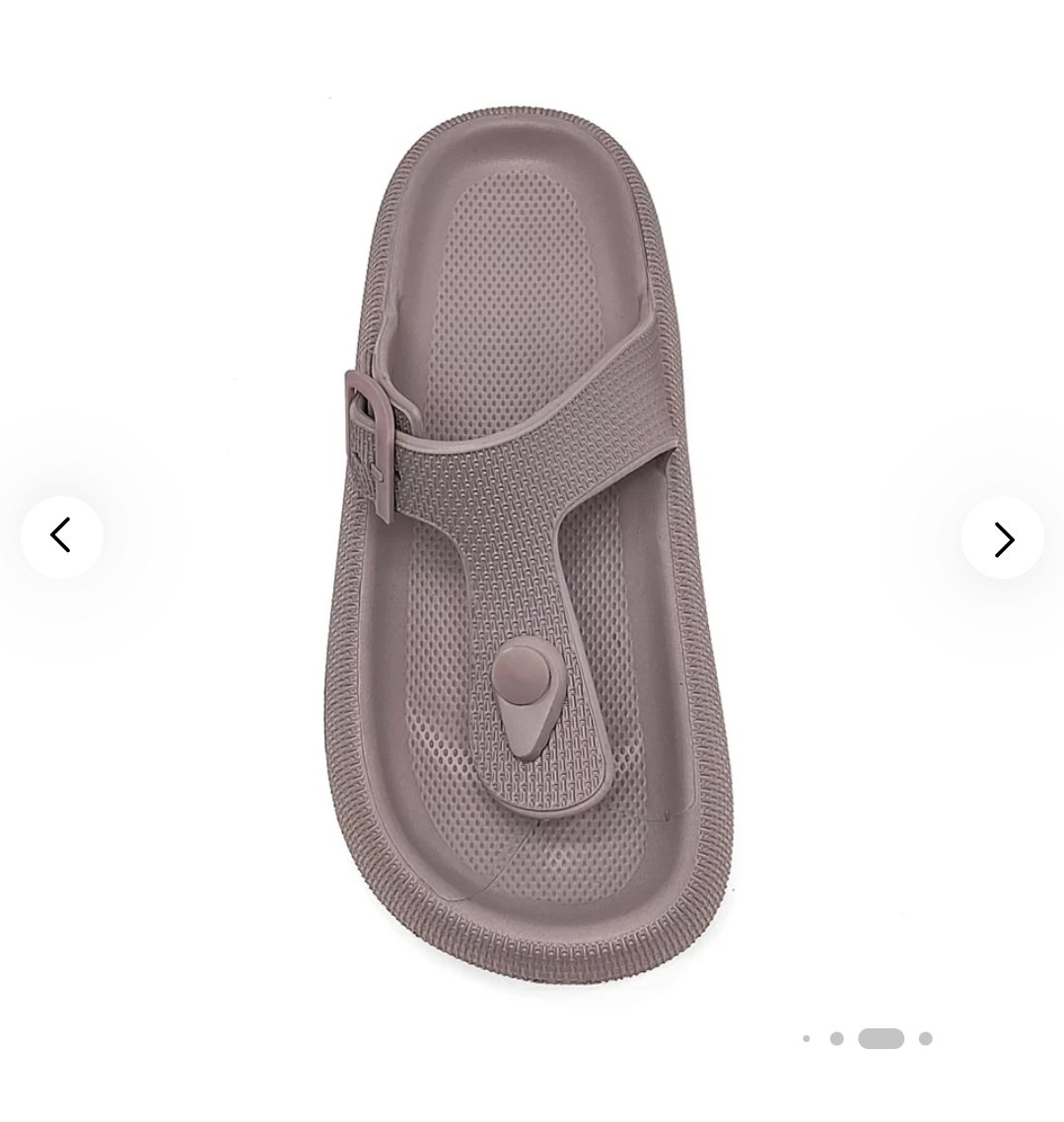Soldiermomma2's tweet image. I went back to GT Boutique yesterday. 🤭
I found these. Have you ever wondered what it would be like to strap pillows on your feet and walk around in them?😂 
They're fugly but my goodness, soooo comfy! 
#ComfortWins #WINNER