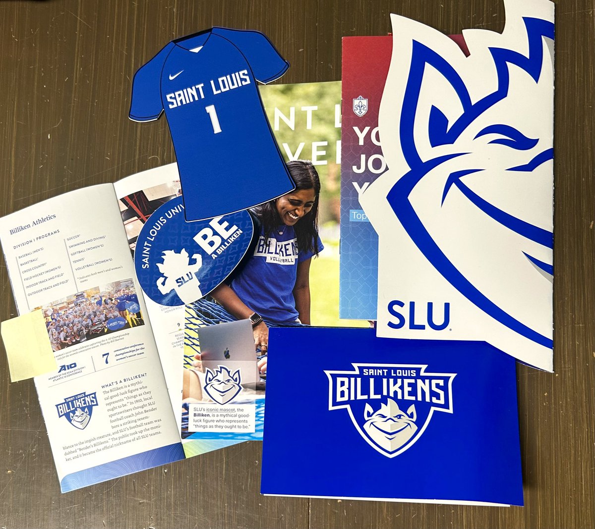 Thank you <a href="/SLUWSoccer/">Saint Louis Women's Soccer</a> for the mail! Go Billikens💙🤍