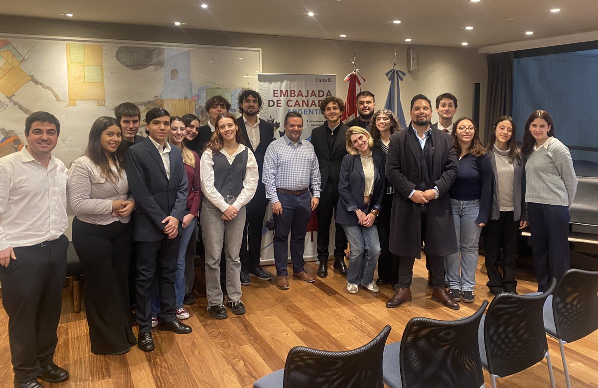 CanadaArgentina's tweet photo. Yesterday, we had a visit from members of the International Relations and Political Science Student Center at the Catholic University of Argentina (UCA). Political Counsellor Jonathan Sauvé shared his experience as a diplomat and information about our #CloseTies 🇨🇦🇦🇷 https://t.co/guTEFD6FSu
