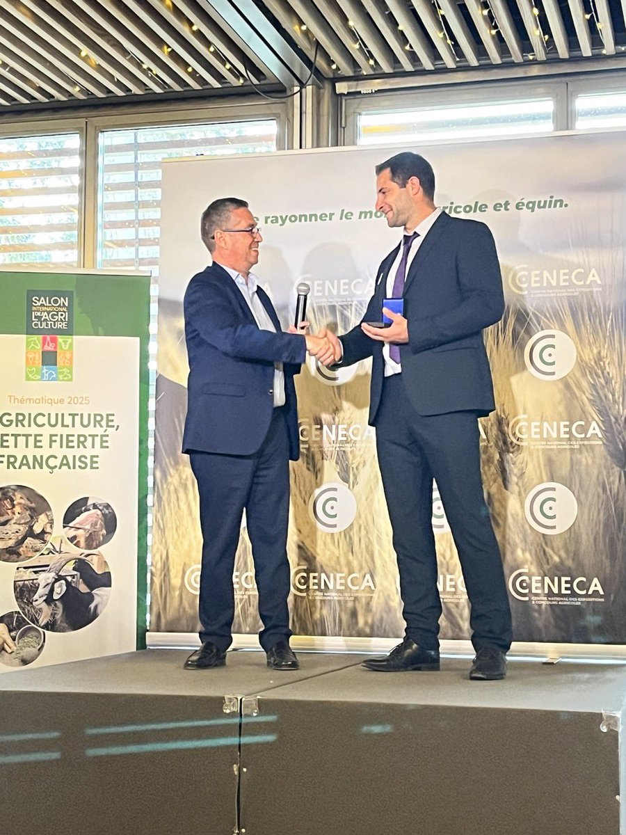 Jérôme Despey (@jeromedespey) on Twitter photo Quel plaisir d avoir remis hier les médailles du salon à des personnalités qui aiment le <a href="/Salondelagri/">Salon International de l'Agriculture</a>. L occasion de nous retrouver pour parler de la fierté de ces femmes et de ces hommes qui font le salon. Quel plaisir d avoir remis hier les médailles du salon à des personnalités qui aiment le <a href="/Salondelagri/">Salon International de l'Agriculture</a>. L occasion de nous retrouver pour parler de la fierté de ces femmes et de ces hommes qui font le salon.