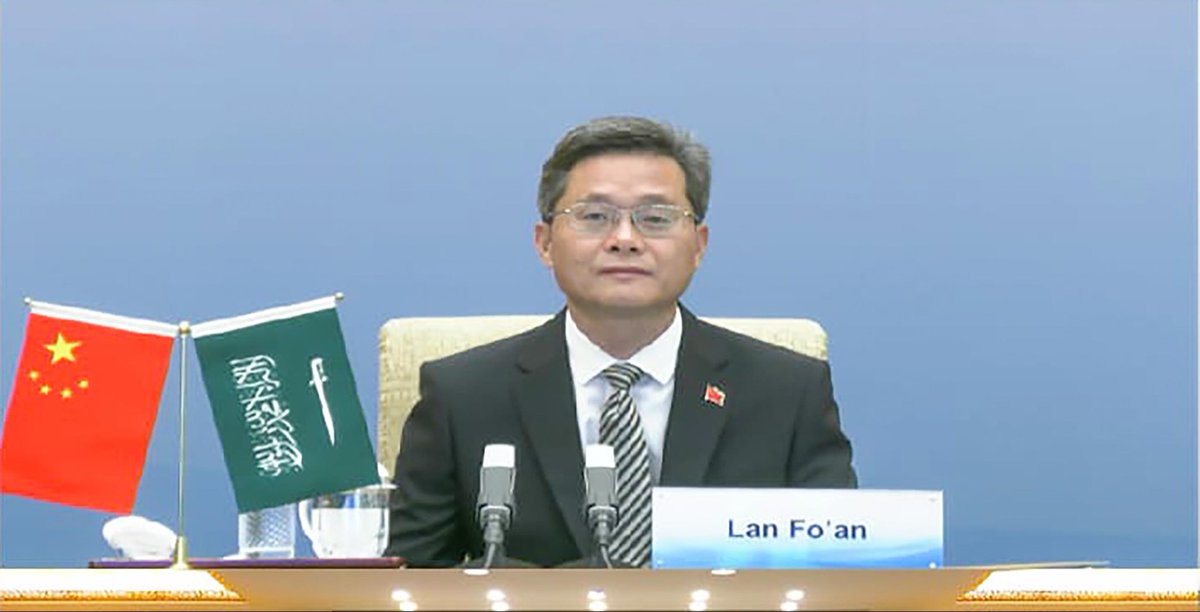 سررت اليوم بالمشاركة في رئاسة الاجتماع الرابع للجانب المالي للجنة السعودية الصينية المشتركة رفيعة المستوى مع معالي وزير المالية الصيني السيد لان فوان. استعرضنا خلال الاجتماع سبل تعزيز التعاون والشراكة بين #المملكة و #الصين على الصعيدين الثنائي ومتعدد الأطراف، وأكدت خلاله أن لكلا