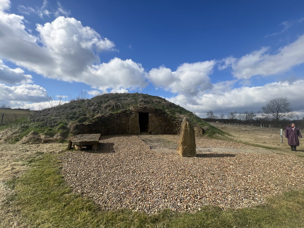 OPEN AFTERNOON Come along to our open afternoon 2-4 on 22nd June, and if you or your family book a niche in the Barrow as a result .-see website 

#roundbarrow #OpenDay #funeralplanning #funeralservices #funeralvenue #warwickshire #oxfordshire #northamptonshire #memoriesforlife