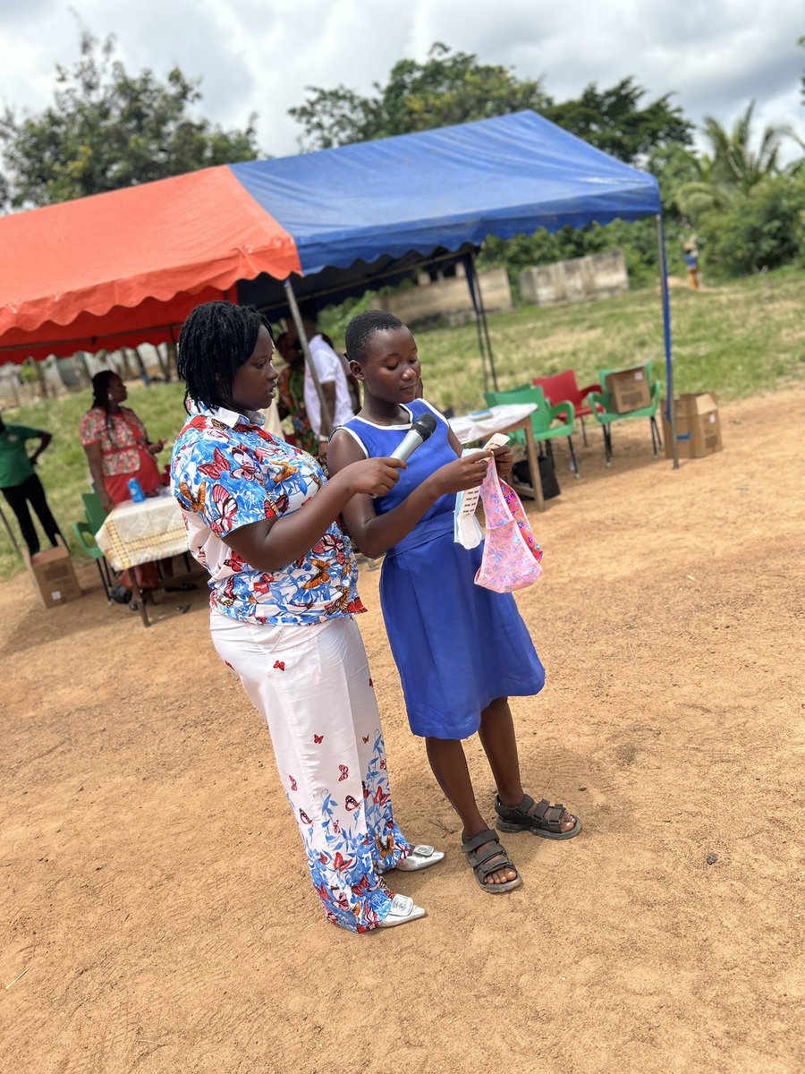 arhrghana's tweet photo. We marked #MHD2025 in Bobikuma, Agona West (Central Region) with @YLF.
Engaged 200 schoolgirls & boys on menstrual hygiene.
250 sanitary pads donated.
Education led by Agona West Health Directorate.
#ARHR #MenstrualHygieneDay #BreakingTheStigma https://t.co/mXVySlDgiw