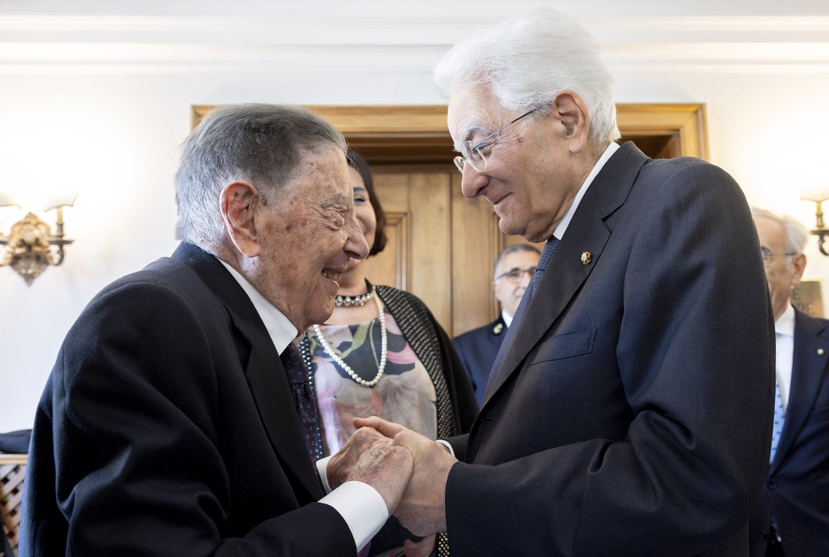 TV2000it's tweet photo. #NEWS - Cesare #Ruperto, presidente emerito della #CorteCostituzionale,  compie 100 anni e viene festeggiato dal capo dello Stato, Sergio #Mattarella

Cerimonia nel Salone Belvedere al Palazzo della #Consulta

#28maggio #Quirinale https://t.co/E1Xcu84TeC