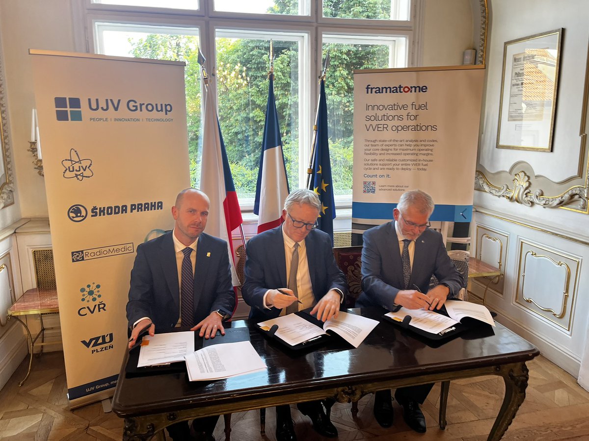 France_CZ's tweet photo. 🇫🇷🤝🇨🇿Francie a Česko zahajují 3 společné projekty v oblasti jaderného výzkumu. Cílem je posílit jadernou bezpečnost. Za tímto účelem podepsaly společnosti @Framatome_ , ÚJV Řež a @CVRez smlouvu k projektu EVANS. Do spolupráce @AgenceRecherche a @TACR_cz se zapojují i další týmy. https://t.co/rpzGmCFfso