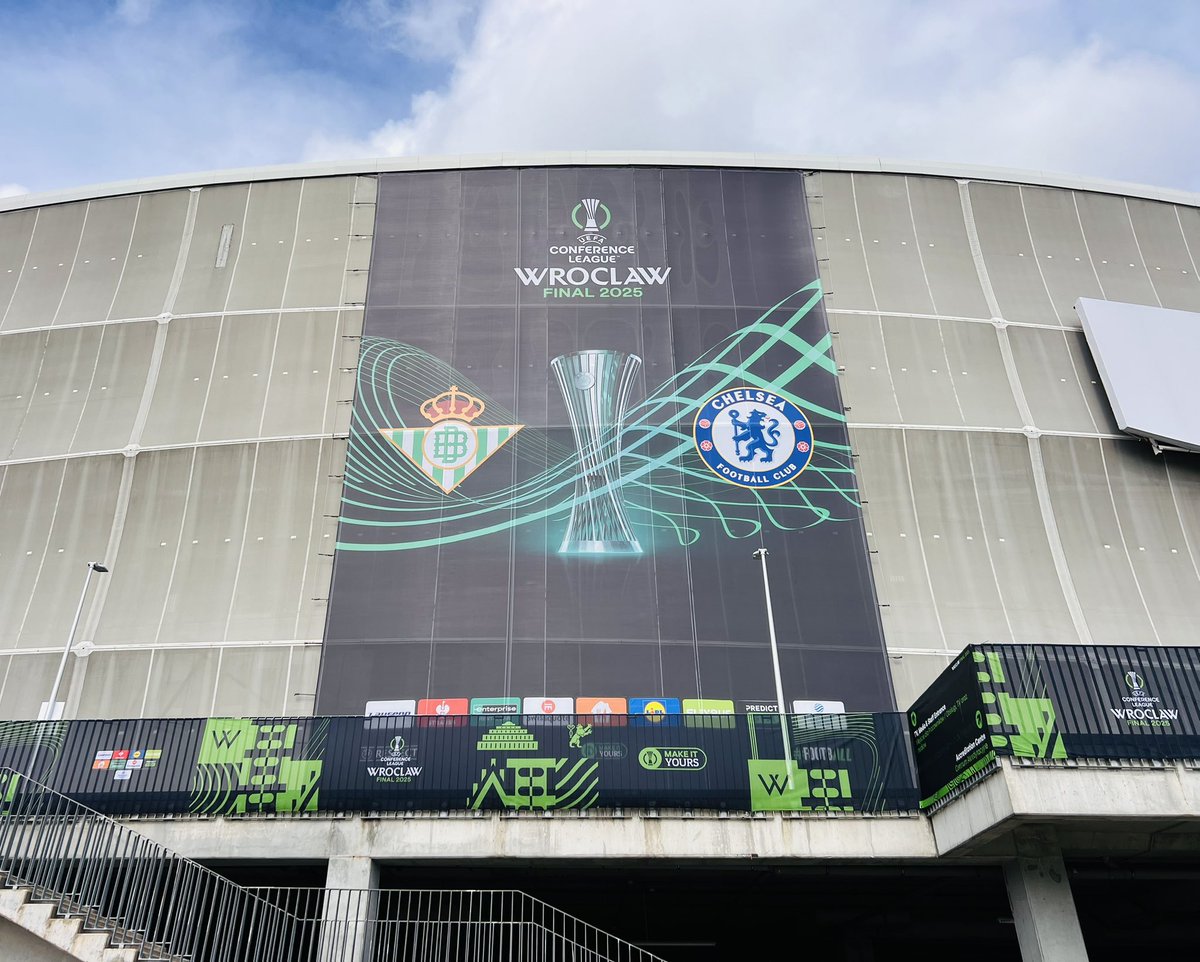 Now then… 
🏟️ 🇵🇱 
Real Betis 🇪🇸 v Chelsea  🏴󠁧󠁢󠁥󠁮󠁧󠁿 in the UEFA Conference League final in Wroclaw, Poland. 

Either Real Betis will win their first UEFA trophy 🏆 tonight or Chelsea will complete the set of UEFA club titles. #CFC #RealBetis