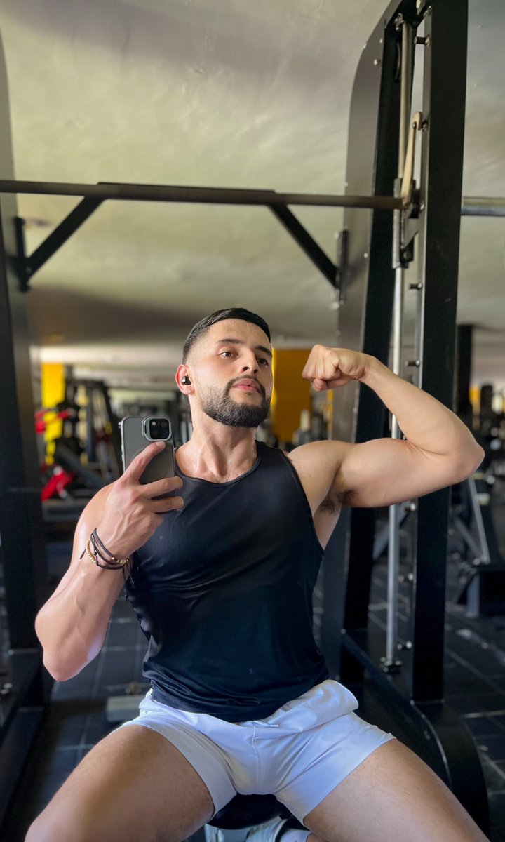 - 💪🏼😮‍💨